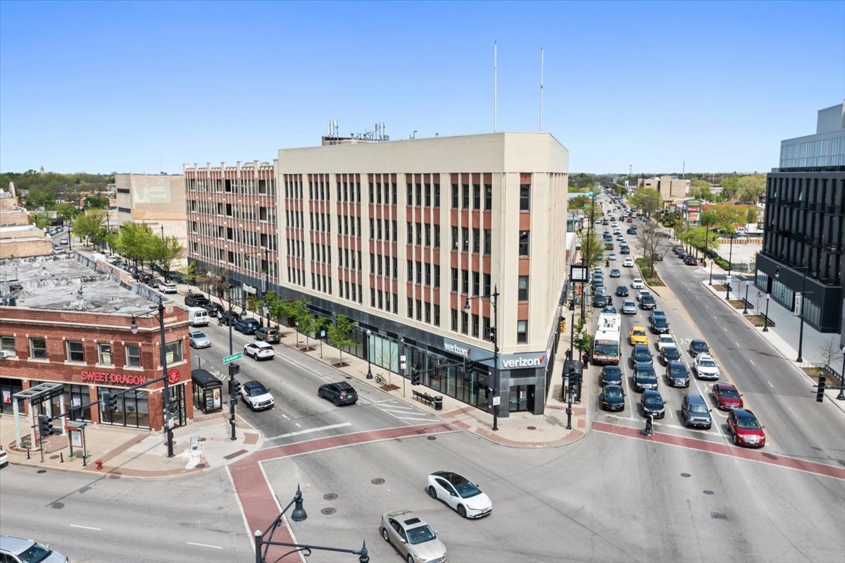 4015 N Milwaukee Avenue #214, Chicago, IL