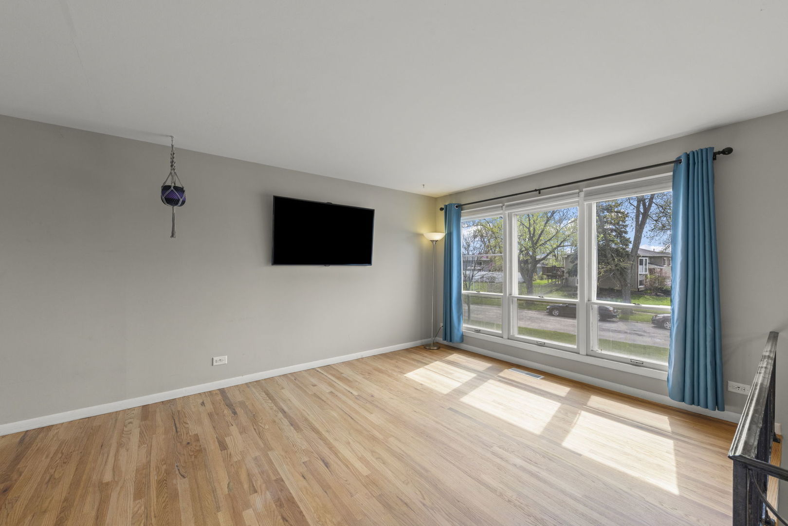 2308 Crabtree Avenue, Woodridge, IL