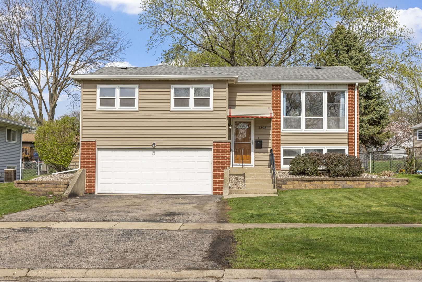 2308 Crabtree Avenue, Woodridge, IL