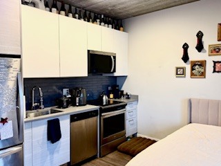 2407 W Eastwood Avenue #304, Chicago, IL