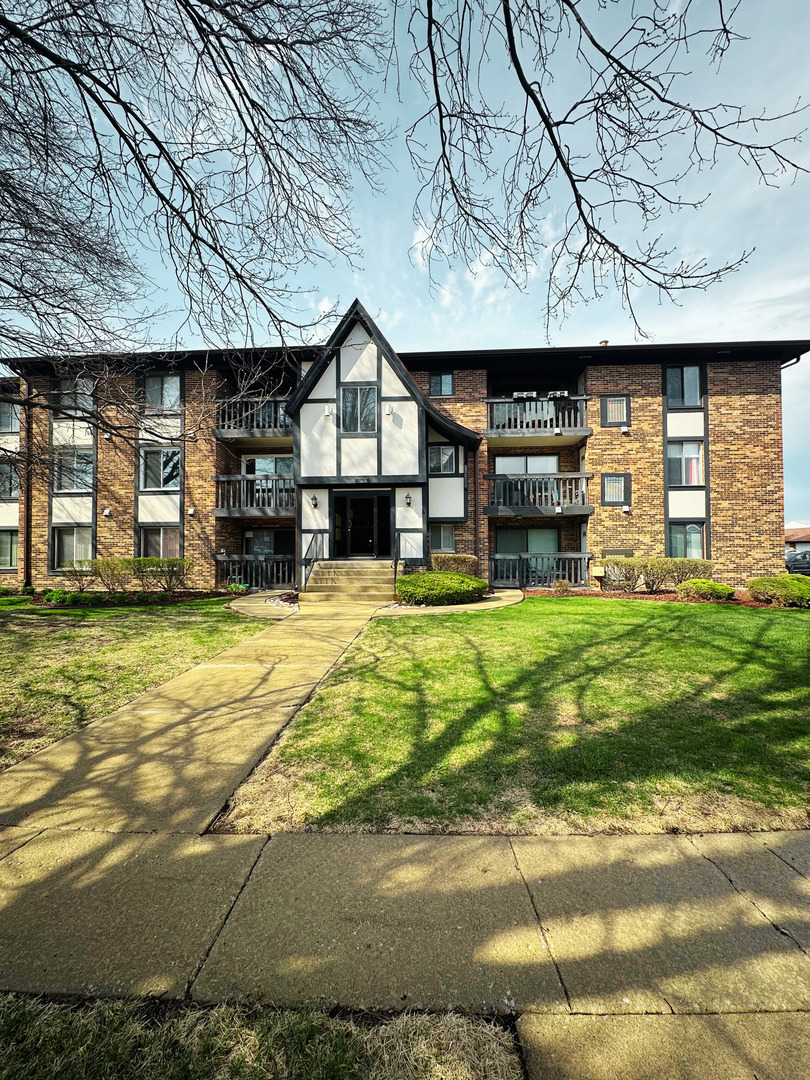 13635 Lamon Avenue #A17, Crestwood, IL