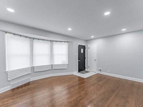 8252 S Calumet Avenue, Chicago, IL