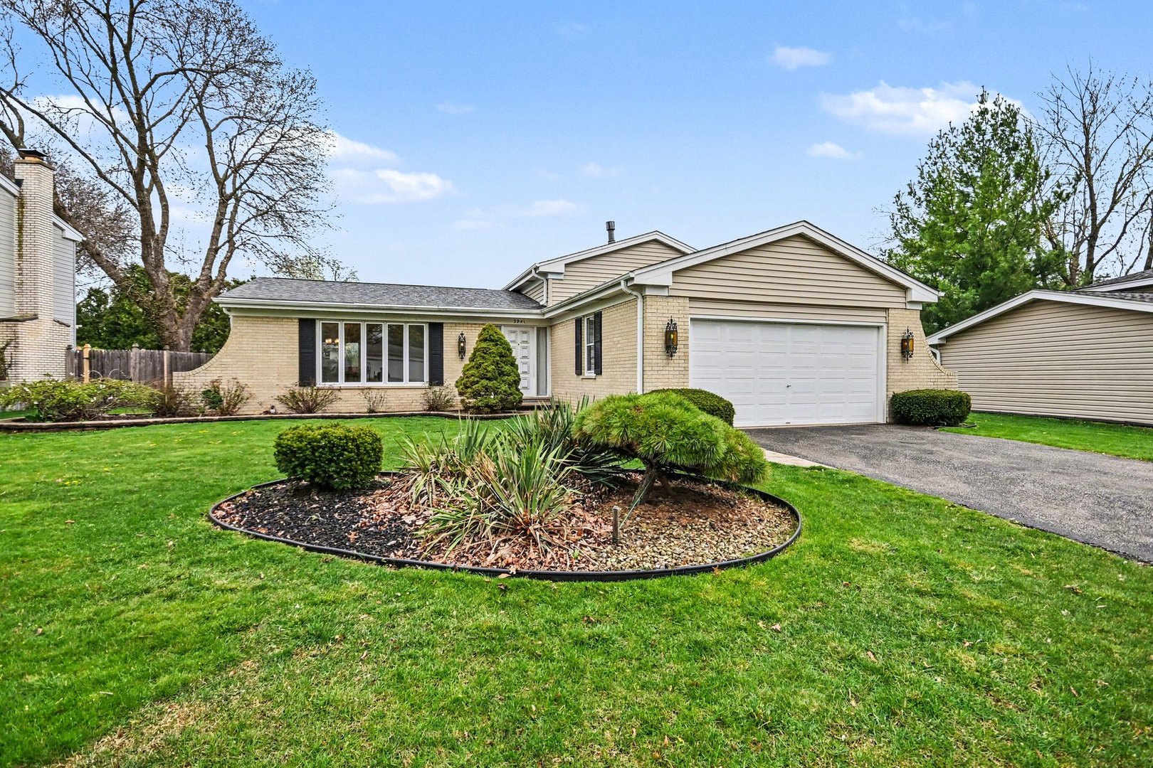 3941 Roslyn Road, Downers Grove, IL