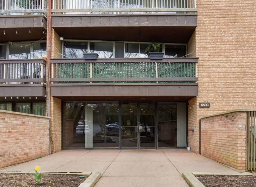 5500 Hillcrest Lane #4L, Lisle, IL