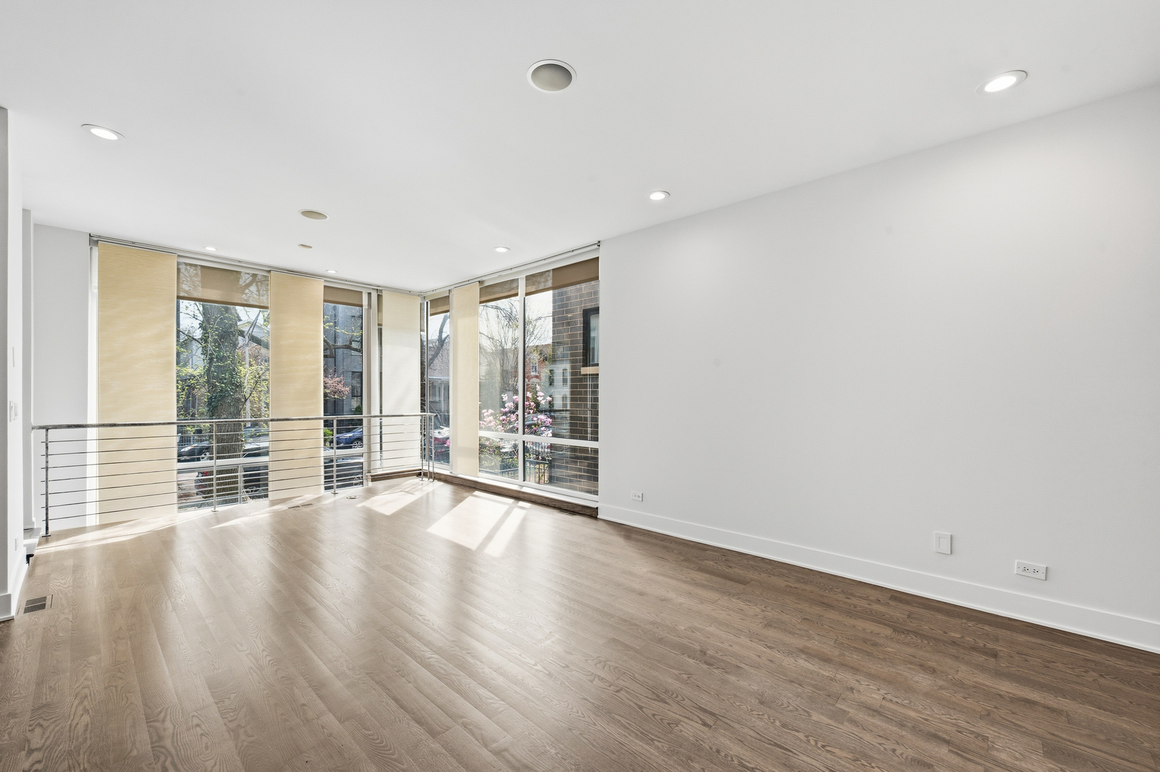 2070 N Oakley Avenue, Chicago, IL