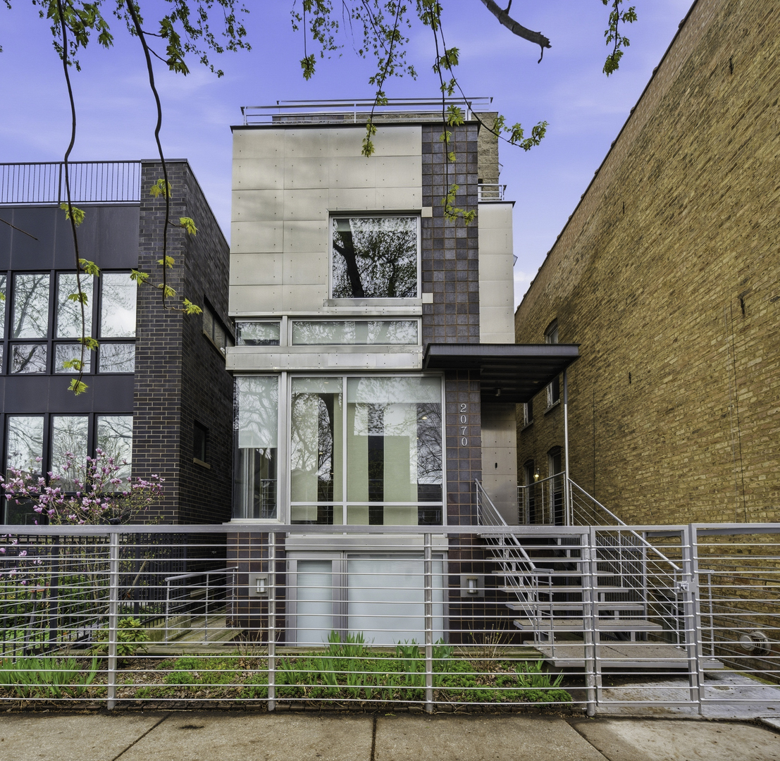 2070 N Oakley Avenue, Chicago, IL