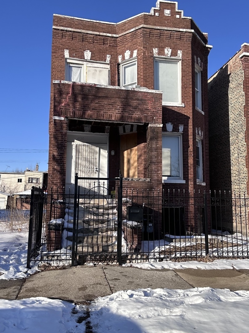 4120 W Gladys Avenue, Chicago, IL