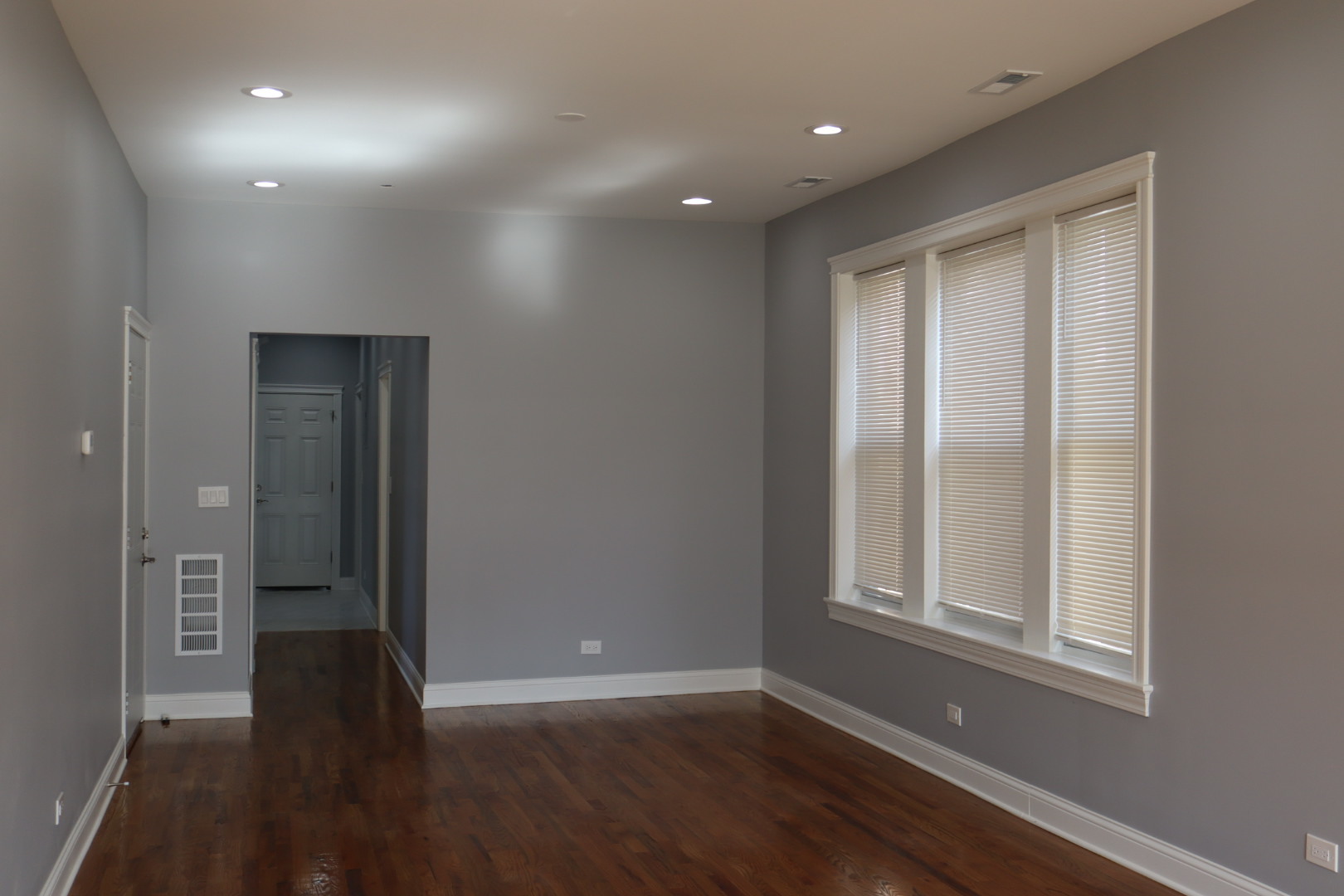 4120 W Gladys Avenue, Chicago, IL