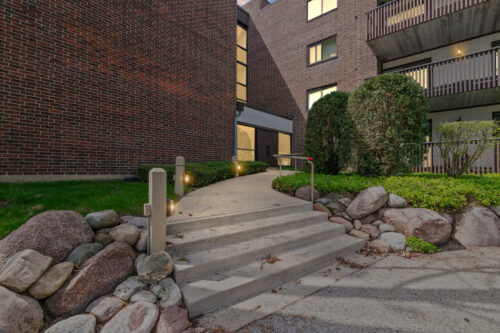 690 Chandler Road #205, Gurnee, IL