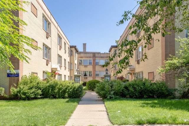 2005 W Touhy Avenue #105, Chicago, IL
