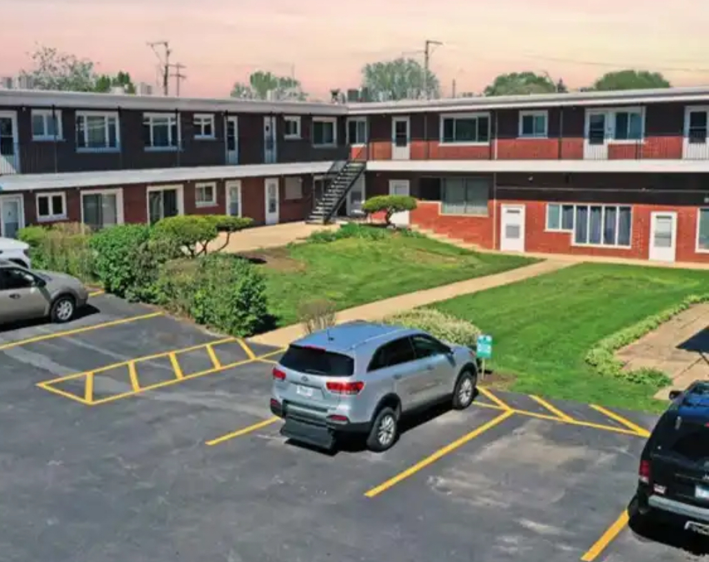 10700 S ROBERTS Road #1A, Palos Hills, IL