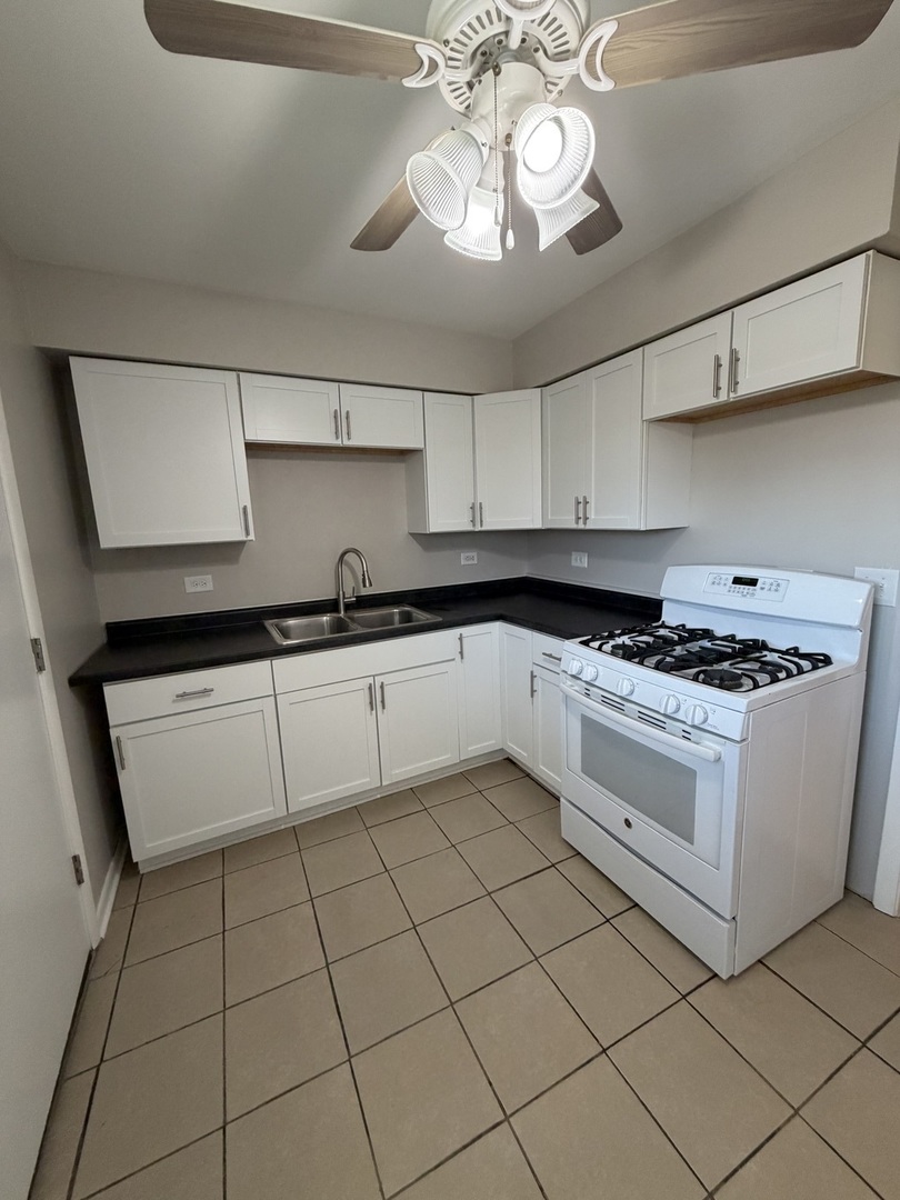 10700 S ROBERTS Road #1A, Palos Hills, IL