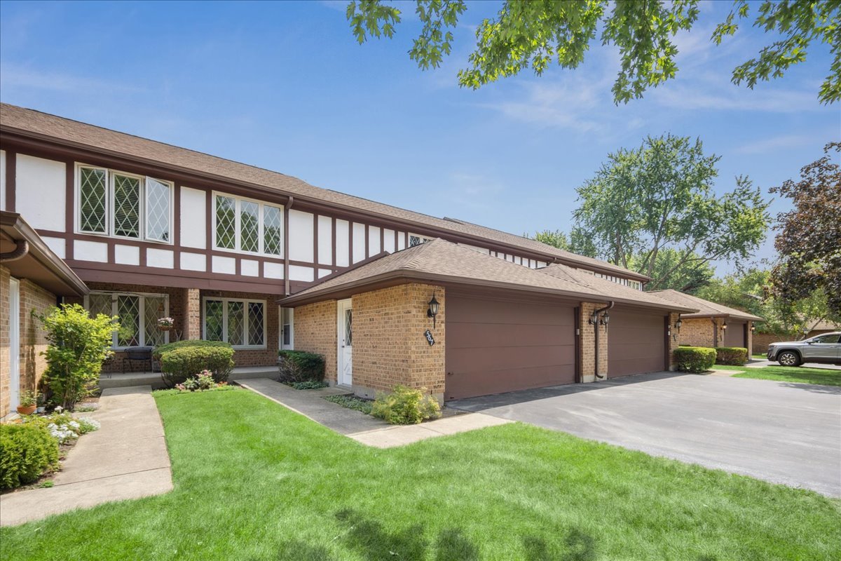 567 Cress Creek Lane, Crystal Lake, IL