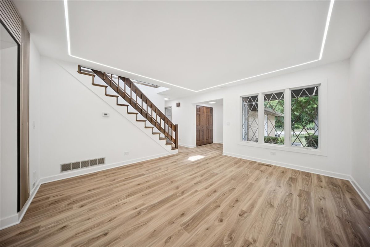 567 Cress Creek Lane, Crystal Lake, IL