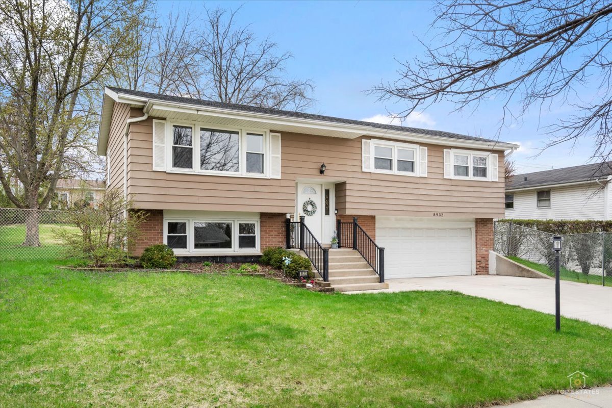8932 S 85th Court, Hickory Hills, IL