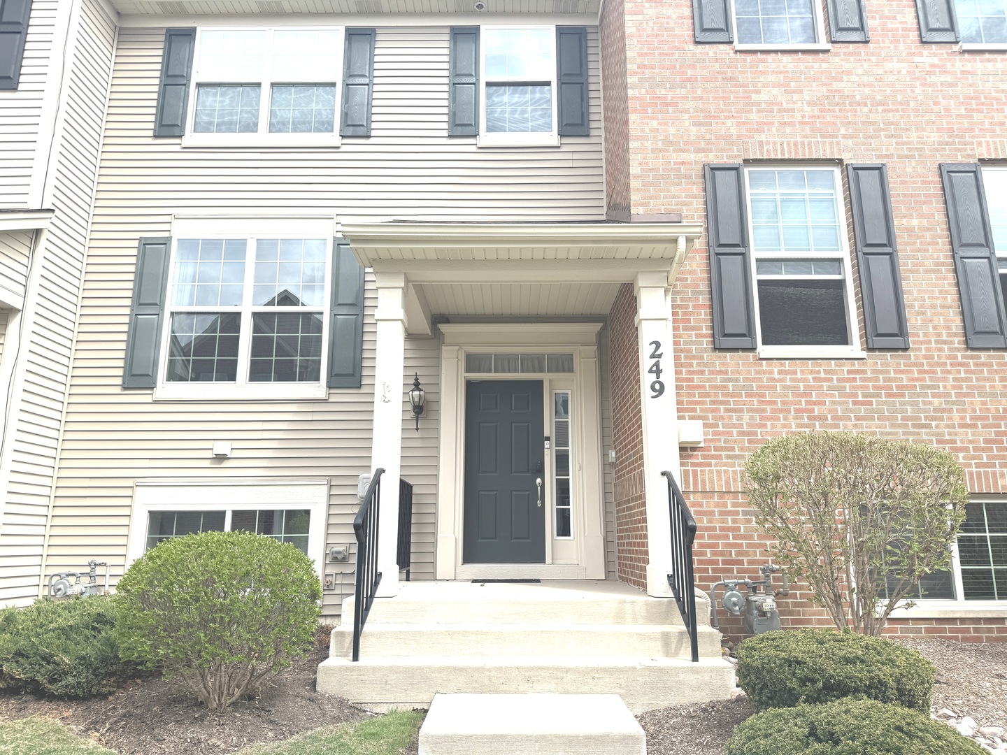 249 Lakeshore Drive, Oswego, IL