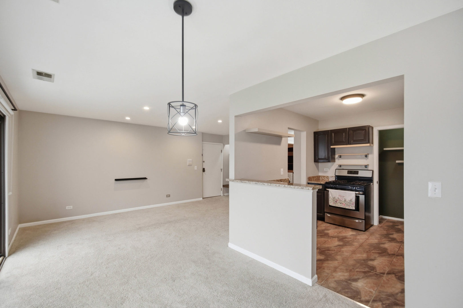 1502 7 Pines Road #C2, Schaumburg, IL