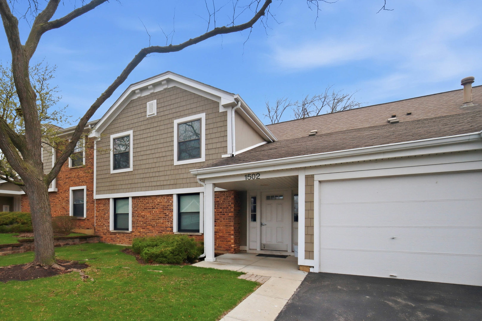 1502 7 Pines Road #C2, Schaumburg, IL