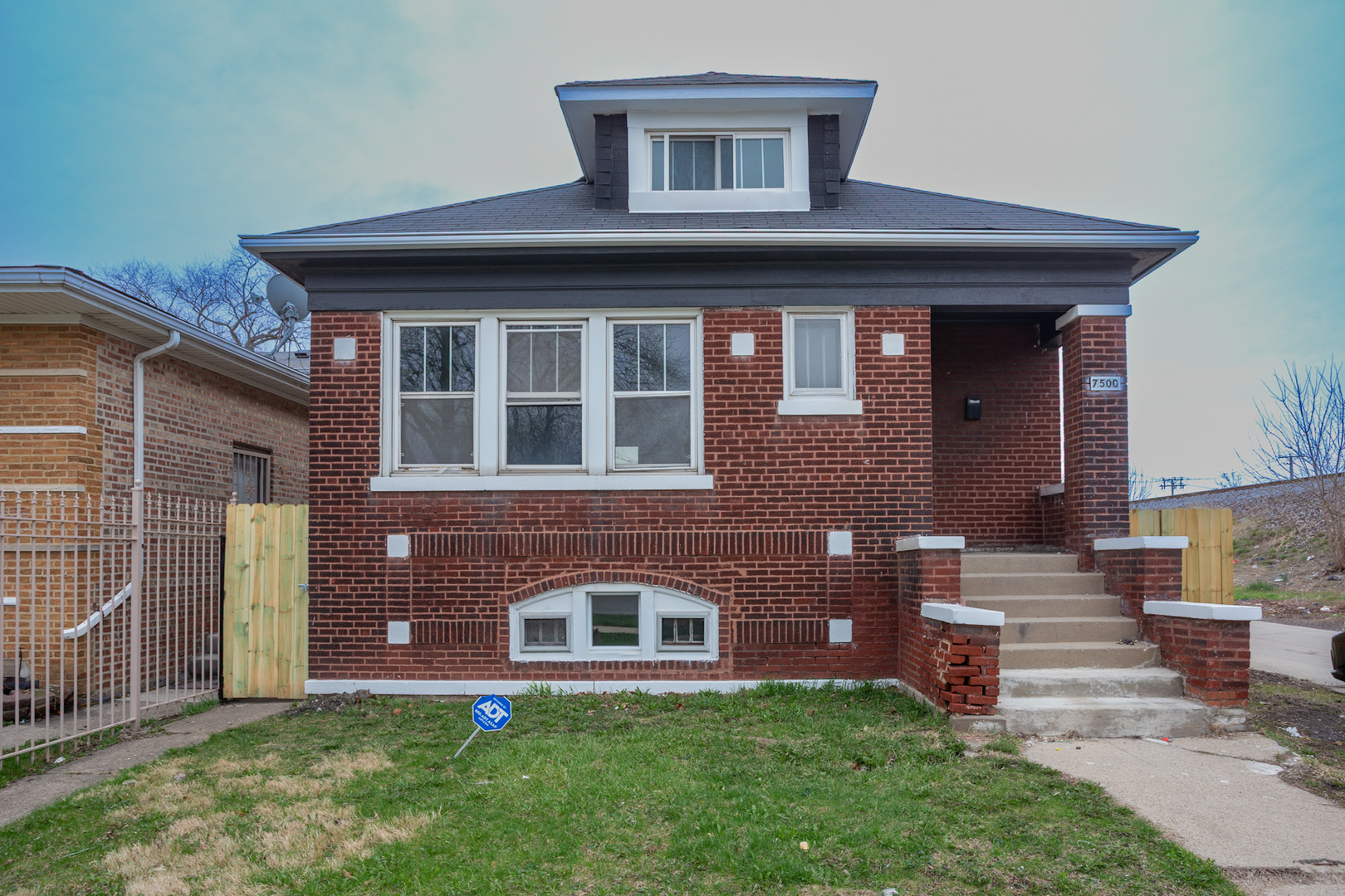 7500 S Honore Street, Chicago, IL