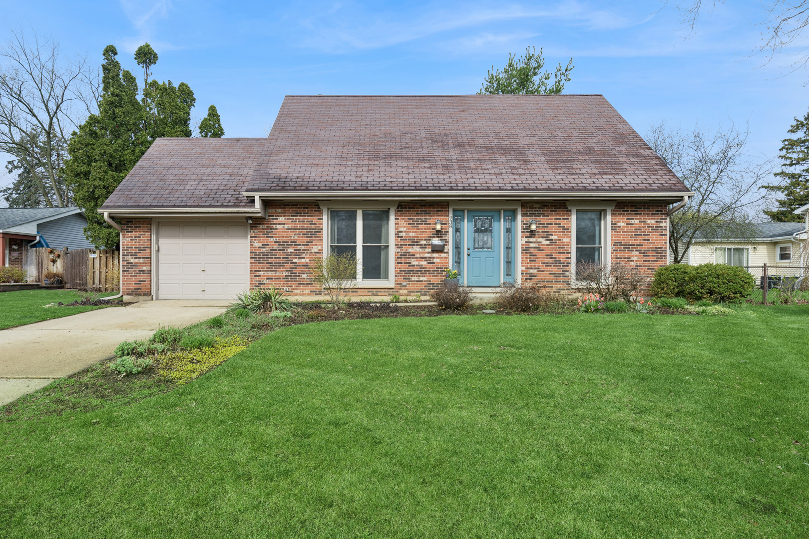 938 Canterbury Drive, Crystal Lake, IL