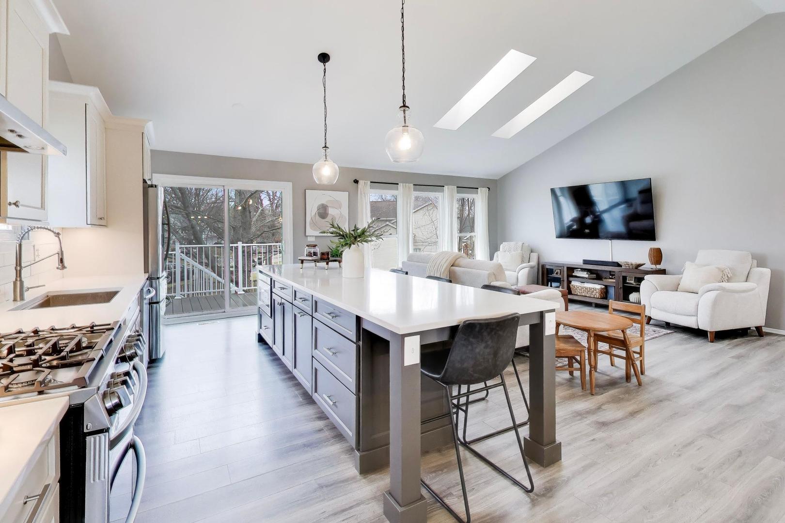 2080 Pennsbury Lane, Hanover Park, IL