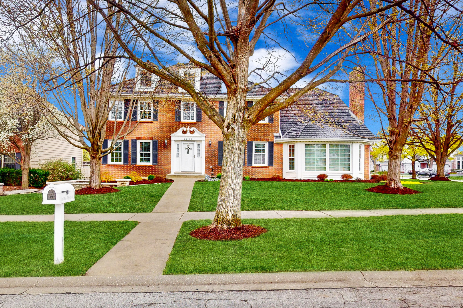 1803 River Ridge Circle, Naperville, IL