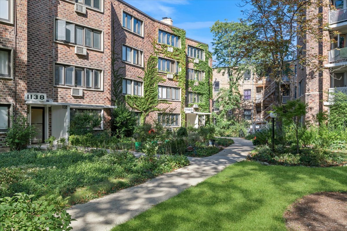 1140 W Lunt Avenue #1B, Chicago, IL