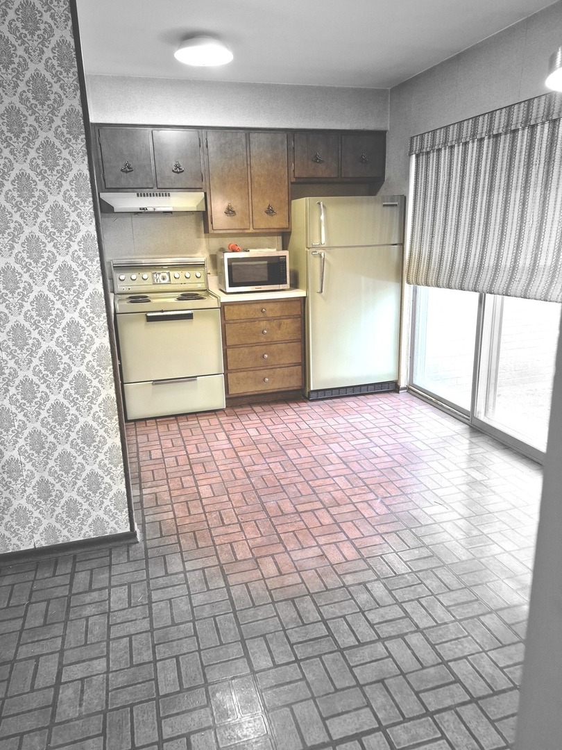 17W755 Standish Lane, Villa Park, IL