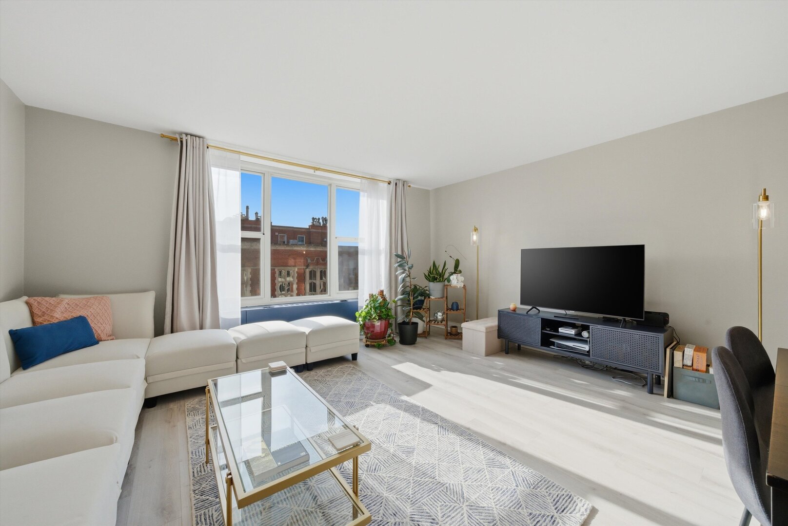 1325 N State Parkway #18D, Chicago, IL