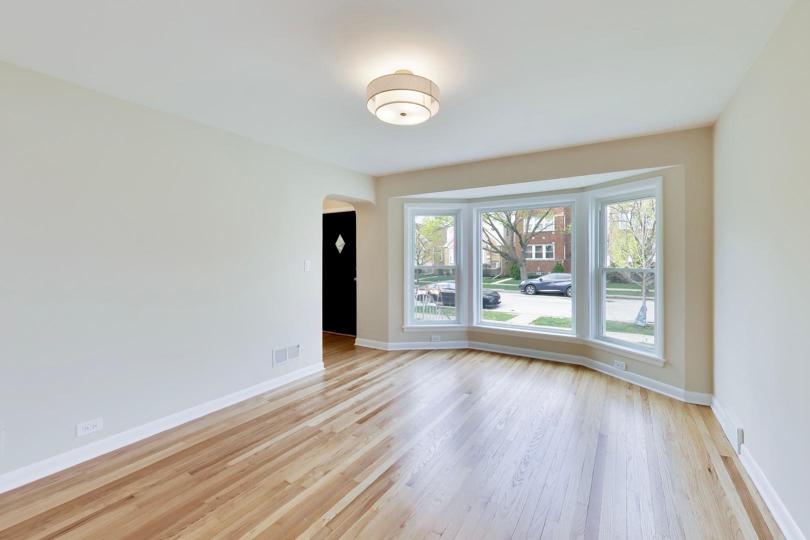 5921 N Melvina Avenue, Chicago, IL