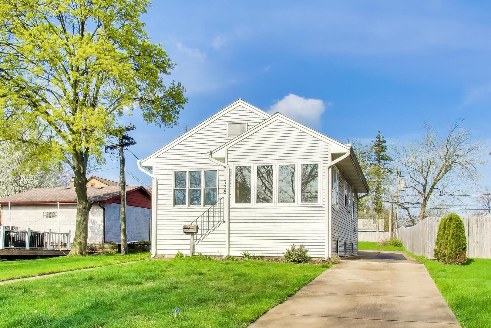 738 S Yale Avenue, Villa Park, IL