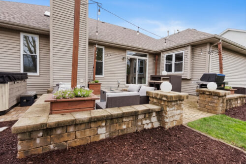 141 Old Farm Mid Court, Bradley, IL