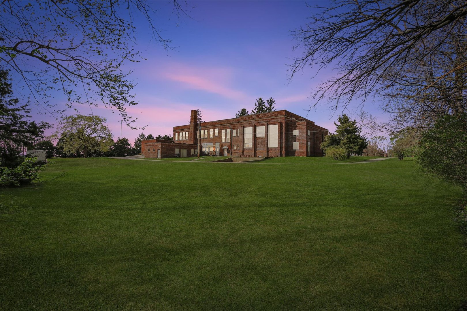 325 W South 3rd Street, Deland, IL