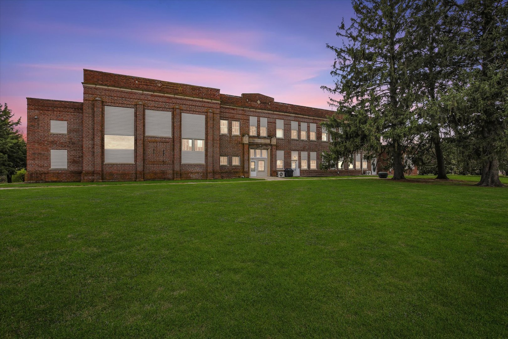 325 W South 3rd Street, Deland, IL