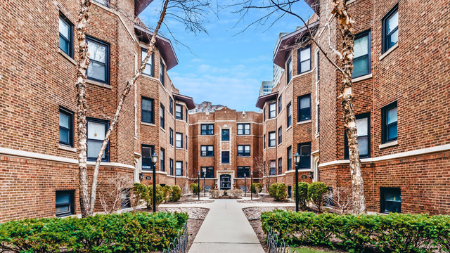 526 W CORNELIA Avenue #1, Chicago, IL
