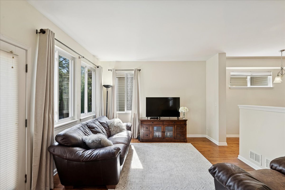 1823 S Fallbrook Drive, Round Lake, IL