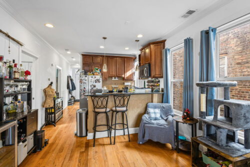 7341 N Honore Street, Chicago, IL