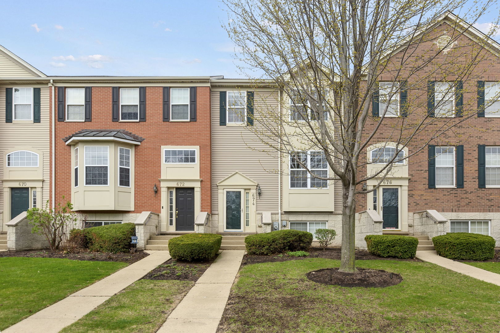 674 Lambert Lane, Bartlett, IL