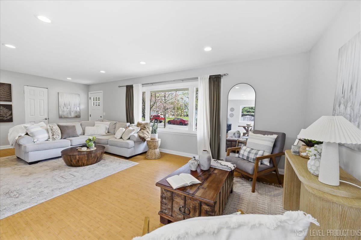 1209 Laurel Lane, Naperville, IL