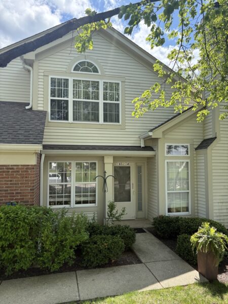 1602 Columbia Circle #4, Bartlett, IL