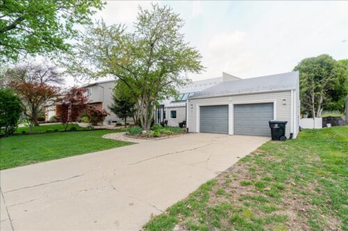 6 Kenfield Circle, Bloomington, IL