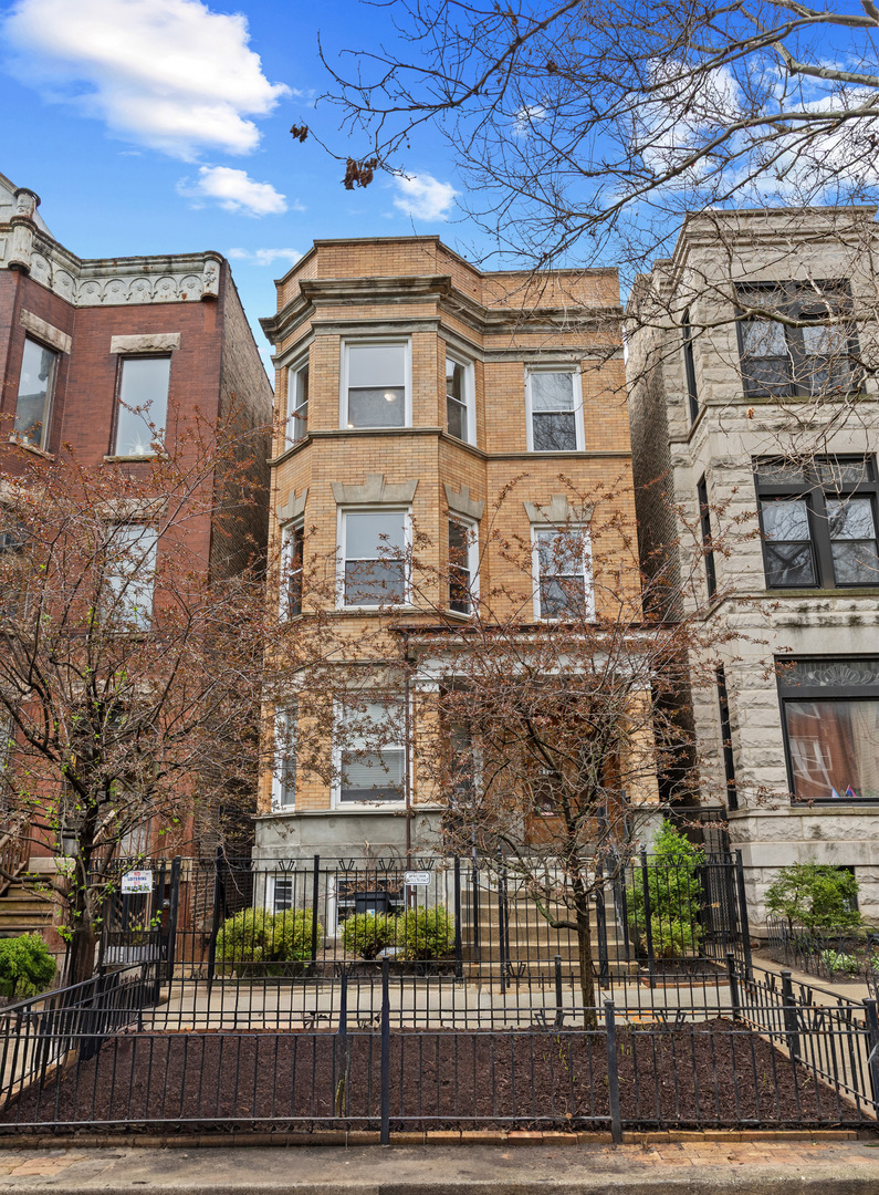 915 W Newport Street #2, Chicago, IL