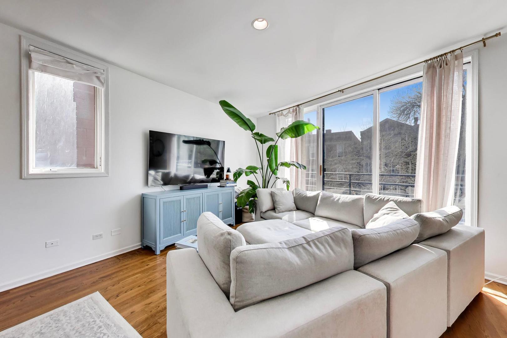 831 N Hermitage Avenue #2, Chicago, IL