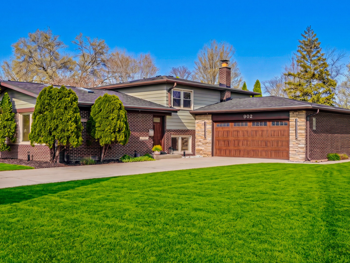 909 S Waverly Place, Mount Prospect, IL