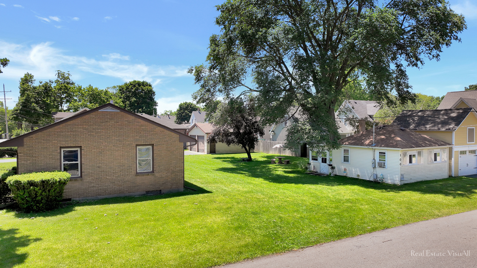 319 N Lord Avenue, Carpentersville, IL