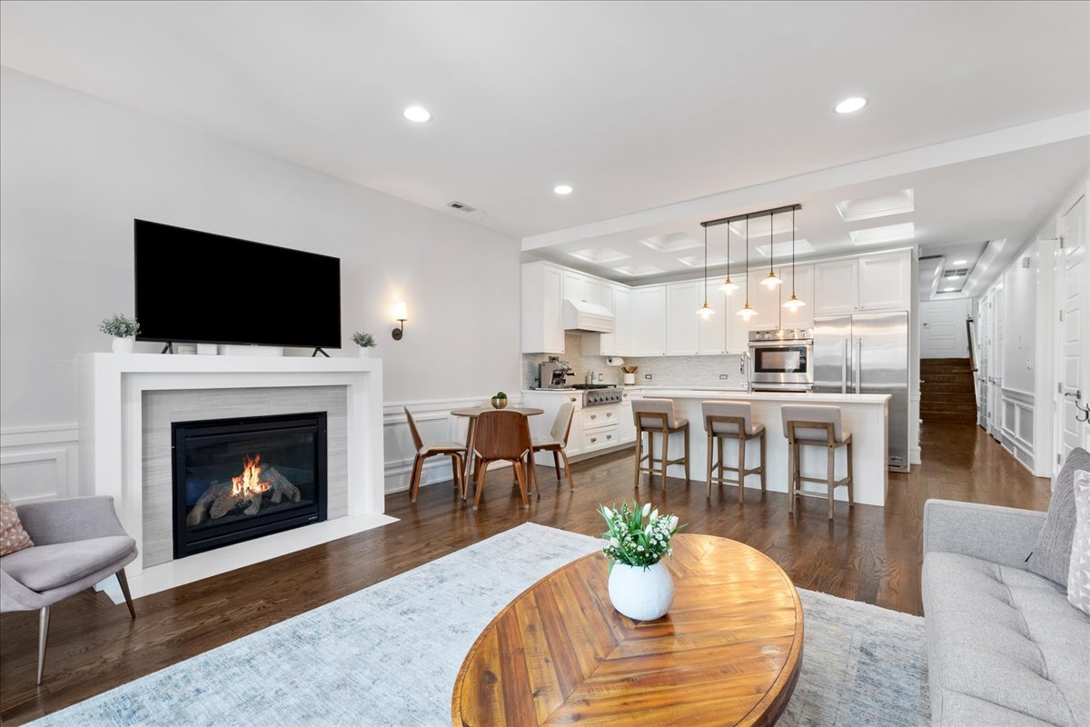 3816 N Ashland Avenue #1S, Chicago, IL