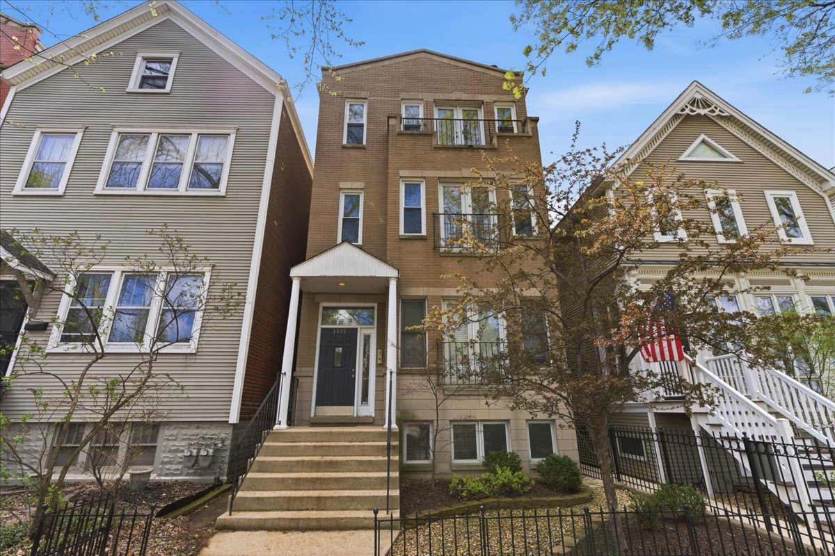 1535 W Oakdale Avenue #2, Chicago, IL