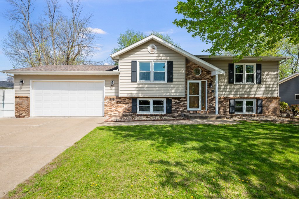 509 N 6th Street, Eldridge, IA