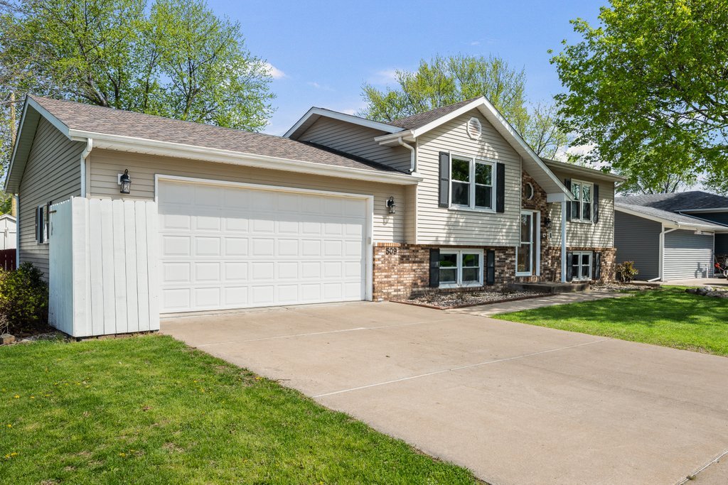 509 N 6th Street, Eldridge, IA