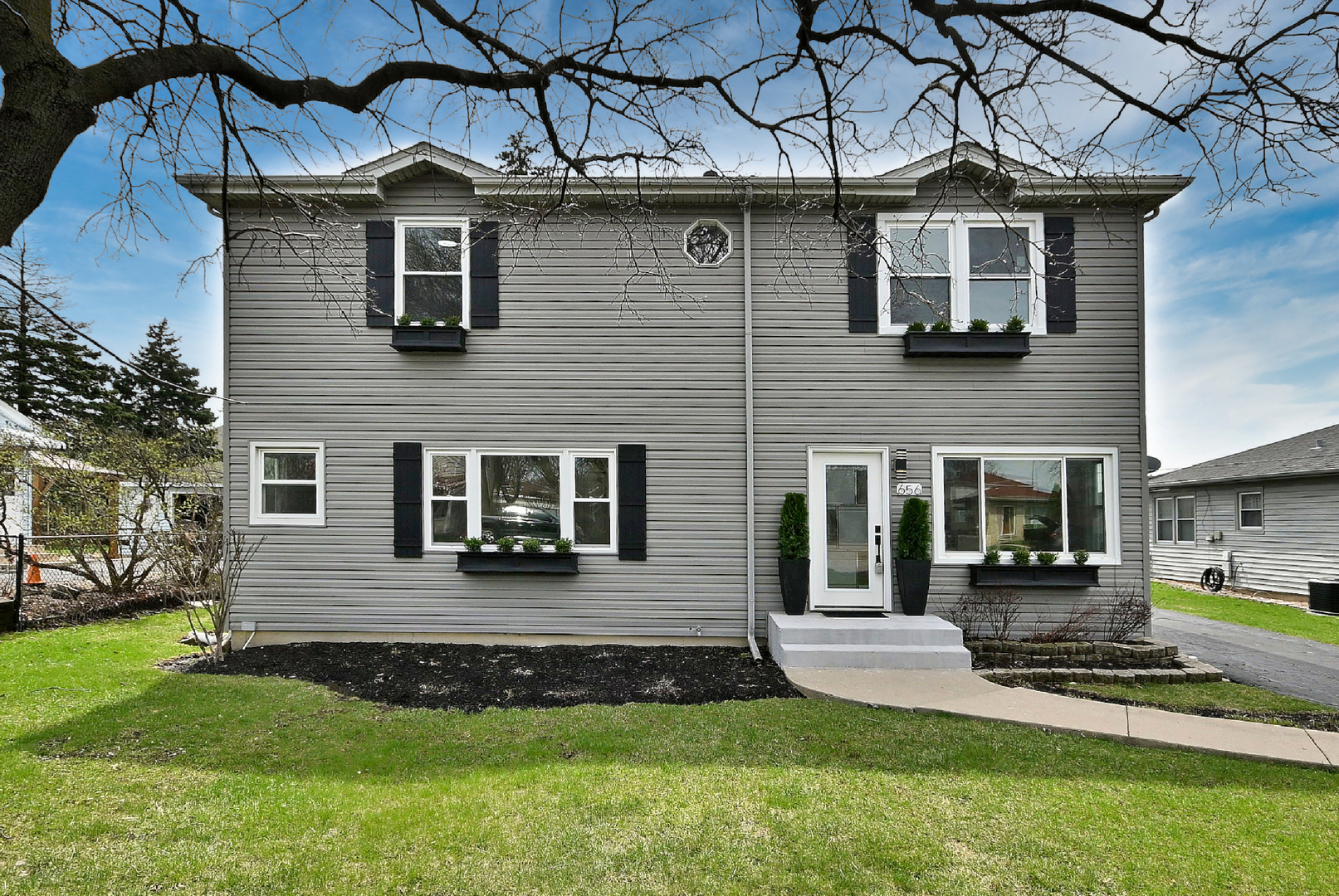 656 W Comstock Avenue, Elmhurst, IL